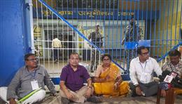 बंगाल चुनाव : ईवीएम से छेड़छाड़ के आरोपों पर अधिकारियों का बयान, 'स्ट्रॉन्ग रूम पूरी तरह सुरक्षित'