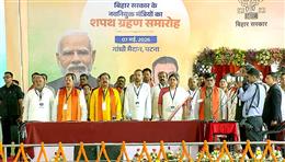 बिहार सरकार के मंत्रिमंडल में किया विस्तार, नीतीश मिश्रा समेत पांच मंत्रियों ने एक साथ ली पद व गोपनीयता की शपथ