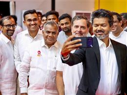 विजय के मुख्यमंत्री बनते ही फिल्म जगत में खुशी की लहर, कमल हासन से लेकर पवन कल्याण ने दी बधाई