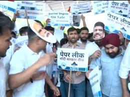 नीट यूजी 2026 पेपर लीक पर परीक्षार्थियों में भारी आक्रोश, एनएसयूआई का सरकार और सिस्टम के खिलाफ जमकर प्रदर्शन