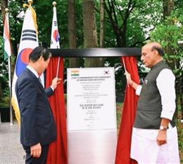 सियोल में भारतीय युद्ध स्मारक का उद्घाटन, राजनाथ सिंह ने वीर सैनिकों को दी श्रद्धांजलि
