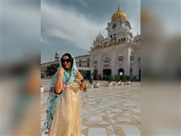 नेहा धूपिया ने स्वर्ण मंदिर में टेका माथा, अमृतसरी छोले-भटूरे का लिया स्वाद