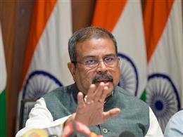 धुंधली कॉपियां और पन्ने भी गायब! CBSE में मचेगा बड़ा बवाल, कई अधिकारियों पर गिर सकती है गाज