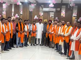 नयागांव नगर परिषद चुनाव में भारतीय जनता पार्टी के 16 में से 16 की नई चुनी हुई टीम ने खरड़ में सुखविंदर सिंह गोल्डी से की मुलाकात