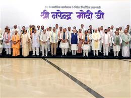 लोकसभा में 2 तिहाई बहुमत की ओर NDA, TMC के बाद अब इस दल में बड़ी बगावत के संकेत