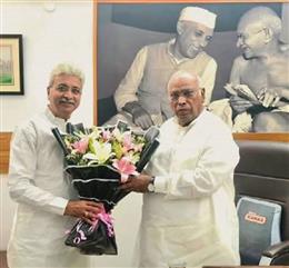 हरियाणा की राजनीतिक परिस्थितियों पर कांग्रेस अध्यक्ष खड़गे से मिले राव नरेंद्र सिंह