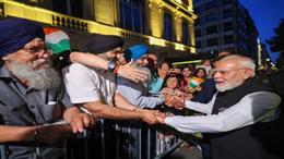 पेरिस में भारतीय समुदाय ने किया पीएम मोदी का भव्य स्वागत, बोले- रिश्तों को मजबूत कर रहे प्रवासी भारतीय