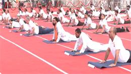 अंतरराष्ट्रीय योग दिवस: बिहार के कई जिलों में कार्यक्रम आयोजित, पटना में मुख्यमंत्री सम्राट चौधरी ने किया योगाभ्यास