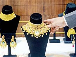 Gold Silver Price Today: सोने की कीमतों में भारी गिरावट, चांदी का दाम 10000 रुपये से अधिक लुढ़का