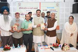 विधानसभा अध्यक्ष हरविन्द्र सिंह कल्याण ने किया ‘जीवन गीत’ का विमोचन