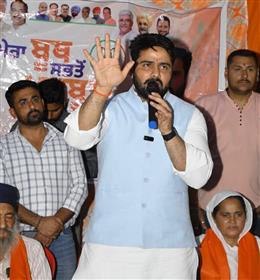 कुर्सी की लड़ाई में उलझी कांग्रेस, पंजाब के मुद्दे पूरी तरह गायब: अक्षय शर्मा