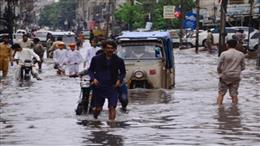 Weather Update: देश के कई हिस्सों में फिर बदलेगा मौसम, कहीं मूसलाधार बारिश तो कहीं तूफान का अलर्ट