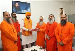 मुख्यमंत्री नायब सिंह सैनी ने पंजाब दौरे के दौरान दिव्य ज्योति जागृति संस्थान पहुंचे