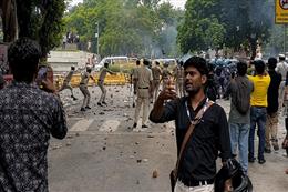 दिल्ली पुलिस ने जंतर-मंतर पर विरोध प्रदर्शन के दौरान पत्थरबाजी के दावों को किया खारिज