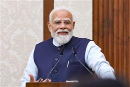 सदाचारी मनुष्य समाज में प्रतिष्ठा और सज्जनों का आदर प्राप्त करता है: पीएम मोदी