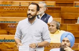 लोकसभा में मीत हेयर ने धर्म और जाति के आधार पर राजनीति करने पर केंद्र सरकार को घेरा