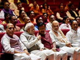 पीएम मोदी ने NDA संसदीय दल की ‘मंगल मिलन’ बैठक में लिया हिस्सा