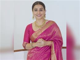 नेशनल हैंडलूम डे पर विद्या बालन ने हथकरघा परंपरा को किया सलाम, कहा-'हर साड़ी कहती है अपनी अनोखी कहानी'
