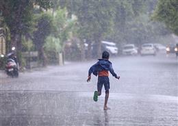 दिल्ली-एनसीआर में आज हल्की से मध्यम बारिश के आसार, अगले कई दिन छाए रहेंगे बादल