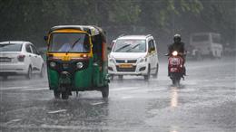 Monsoon: बादलों की आवाजाही के बीच दिल्ली में पूरे सप्ताह जारी रहेगी हल्की बारिश