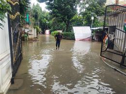 प्रयागराज में बारिश बनी आफत, घरों में घुसा पानी; पॉश इलाकों में भी सड़कें जलमग्न