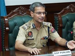 पंजाब पुलिस द्वारा केंद्रीय एजेंसियों के तालमेल से दविंदर बंबीहा गिरोह के तीन गुर्गों को मलेशिया से वापस भारत लाया गया