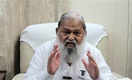 राहुल गांधी को छपास और चिपकू रोग हो गया है, वो हर रोज अखबार में छपना और टीवी स्क्रीन पर चिपके रहना चाहते हैं