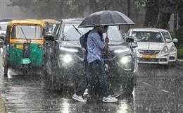 दिल्ली-एनसीआर में हुई बारिश : उमस से राहत, वायु गुणवत्ता में भी सुधार