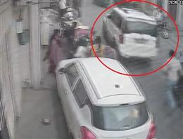 Jalandhar में तेज रफ्तार Scorpio का कहर, महिला-बच्ची को कुचला, CCTV में कैद हादसा