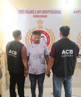 20 हजार रुपये रिश्वत लेते बिजली विभाग का लाइनमैन रंगे हाथ गिरफ्तार