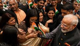 ताशकंद में पीएम मोदी का भव्य स्वागत, भारतीय समुदाय ने लगाए ‘मोदी-मोदी’ के नारे, महिलाओं ने बांधी राखी