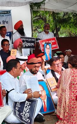 पंजाब कांग्रेस एससी विभाग का धरना चौथे दिन भी लगातार जारी