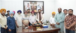 श्री गुरु रविदास महाराज जी की 650वीं जयंती के भव्य समारोह के लिए गुरु रविदास सेवा सोसाइटी नाभा की ओर से हरियाणा के मुख्यमंत्री श्री नायब सिंह सैनी को निमंत्रण