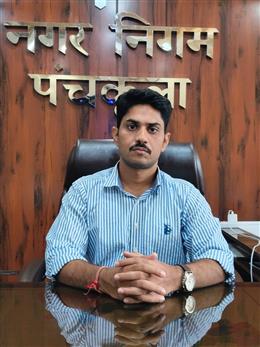 नगर निगम आयुक्त विनय कुमार की सफाई कर्मचारियों से अपील, सरकार के फैसले के बाद काम पर लौटें*
