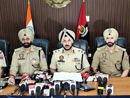 सीमा पार से चल रहे तस्करी नेटवर्कों से जुड़े चार आरोपी 10 किलोग्राम हेरोइन और 10 पिस्तौल सहित गिरफ्तार