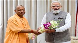 सीएम योगी ने पीएम मोदी को शासन में 25 ‘शानदार साल’ पूरे करने पर दी बधाई