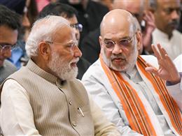 गृह मंत्री अमित शाह ने पीएम मोदी को दी बधाई, कहा- ’25 साल में बदली शासन की परिभाषा, पॉलिटिक्स ऑफ परफॉर्मेंस का आदर्श स्थापित’