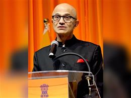 एआई मॉडल्स पर आंख मूंदकर भरोसा न करें, 'इमरजेंसी ब्रेक' सिस्टम जरूरी: सत्य नडेला
