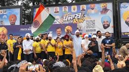 ‘युद्ध नशेआं विरुद्ध’ के तहत, अमृतसर में ‘यूथ रन पंजाब 2026’ में नशा-मुक्त और रंगला पंजाब का संदेश देने के लिए हज़ारों युवाओं ने लगाई दौड़