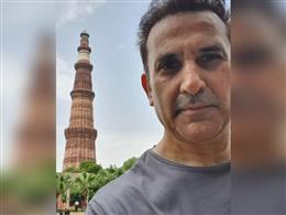 जब डीडीएलजे के सेट पर शाहरुख खान बने परमीत सेठी के टीचर
