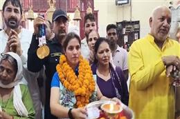 बेटे और बेटियों को बराबर का अधिकार दें, सपने पूरे करने की आजादी दें: नीरू ढांडा