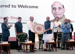 आईआईटी रक्षा संबंधी जरूरतों के अनुरूप अनुसंधान कर महत्वपूर्ण योगदान दे सकते हैं: राजनाथ सिंह