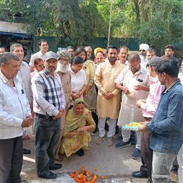 मनीमाजरा वार्ड नंबर 6 में विकास कार्यों की रफ्तार जारी, शांति नगर की गलियों में पेवर ब्लॉक लगाने का काम शुरू