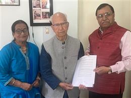 पलमपुर में अखिल भारतीय वरिष्ठ नागरिक महासंघ प्रतिनिधिमंडल ने शांता कुमार जी से की मुलाकात