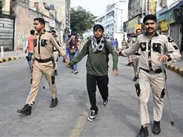 दीपावली के पीक सीजन में विरोध-प्रदर्शनों से कारोबार प्रभावित, व्यापारी बोले-कनॉट प्लेस प्रदर्शन मुक्त हो