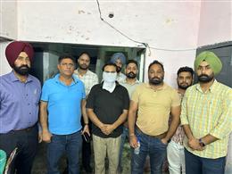 विजिलेंस ब्यूरो ने एक लाख रुपये रिश्वत लेते हुए एसएचओ को रंगे हाथों काबू किया