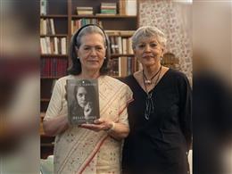 इंस्टाग्राम पर सोनिया गांधी का डेब्यू, अपनी किताब 'बिलॉन्गिंग' की दिखाई झलक